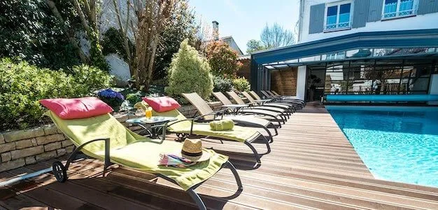 Piscina del hotel