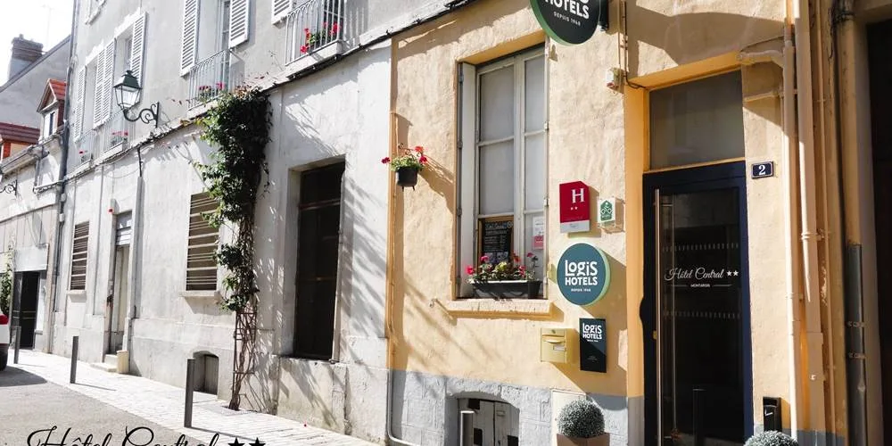Hotel entrance on Rue Gudin
