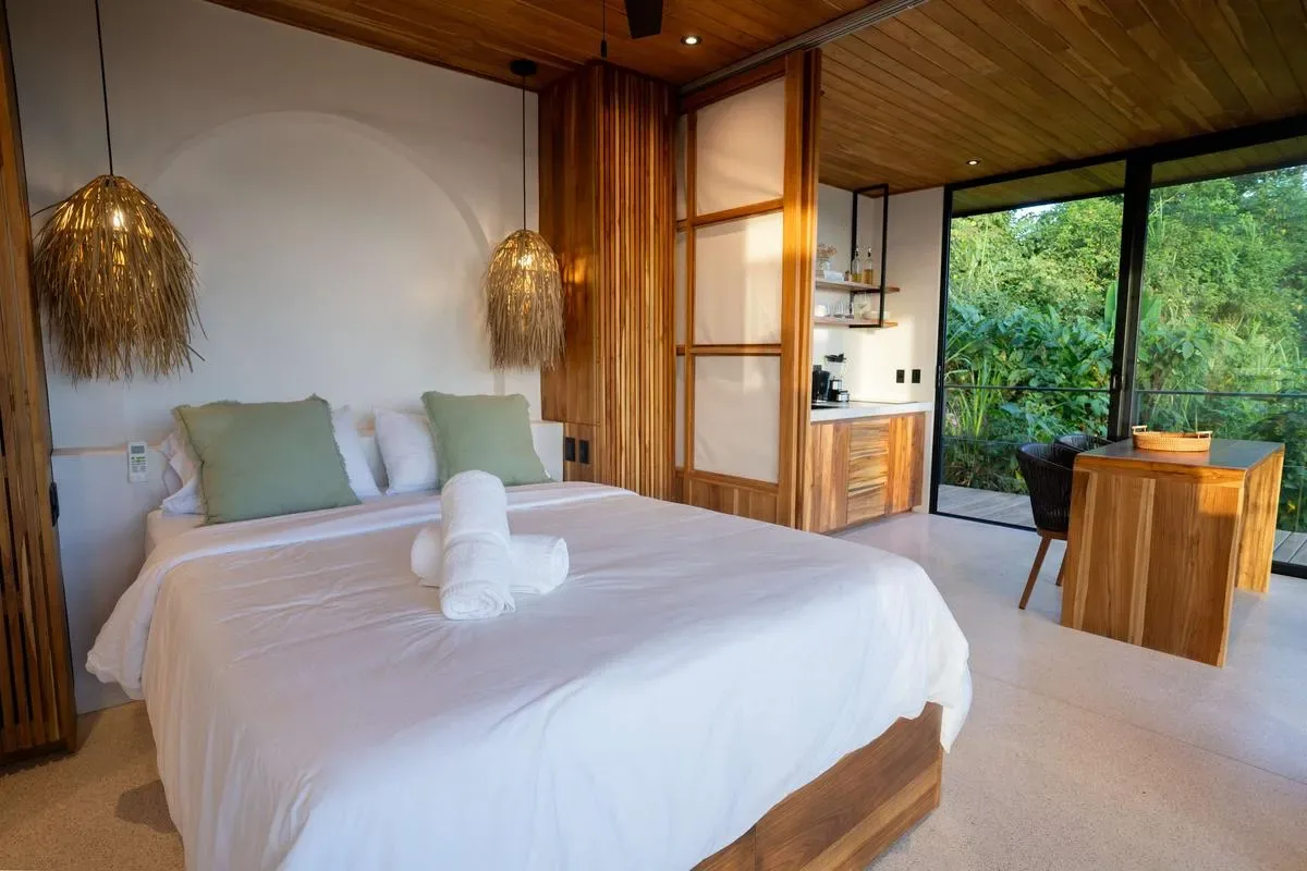Chic 1BR Escape Breathtaking Balcony Views