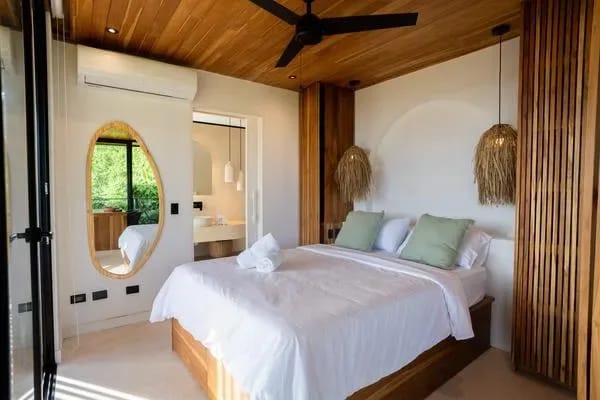 Chic 1BR Escape Breathtaking Balcony Views