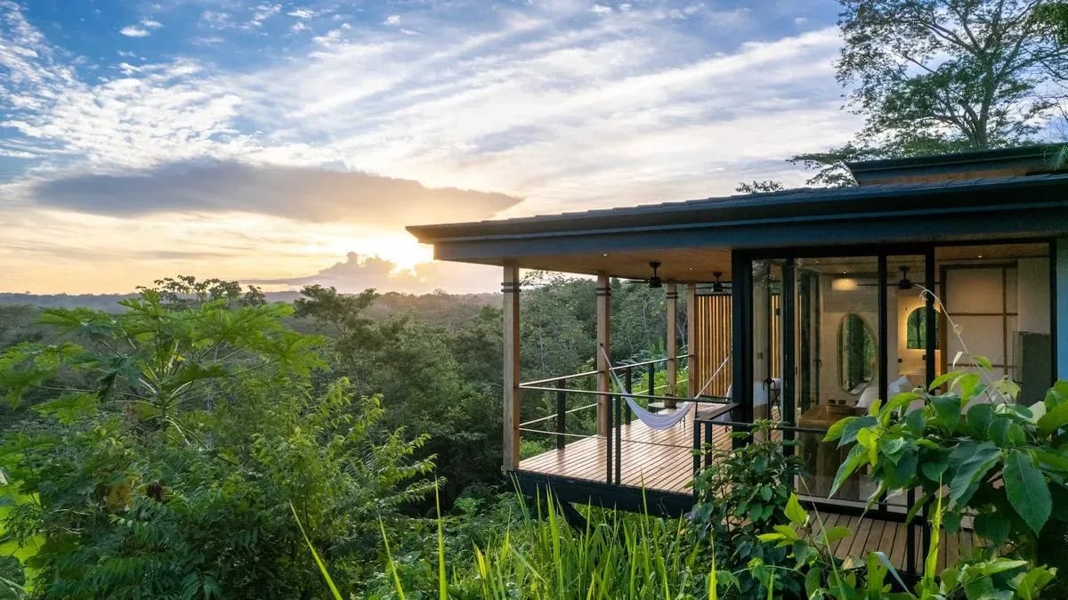 Chic 1BR Escape Breathtaking Balcony Views