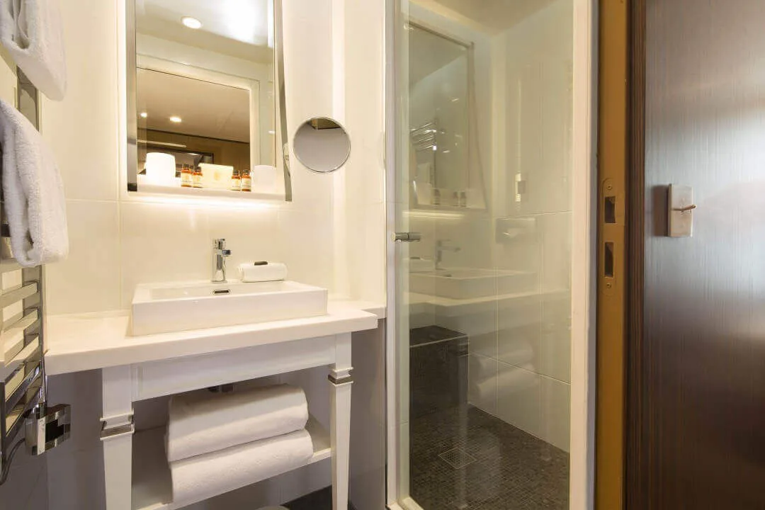 Baño de la habitación dúplex