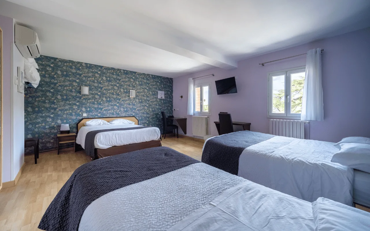 Quintuple room