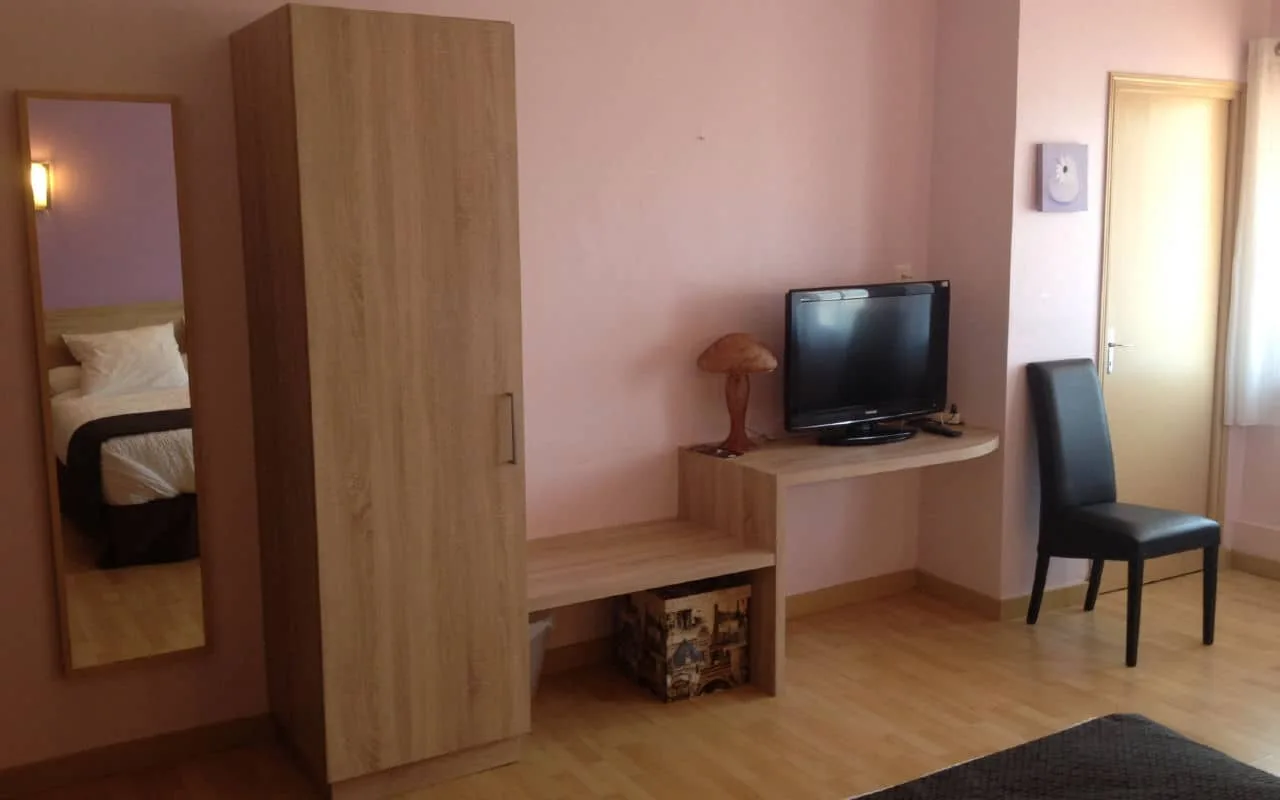 Quintuple room