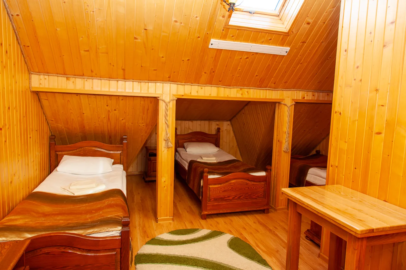 Habitación triple abuhardillada