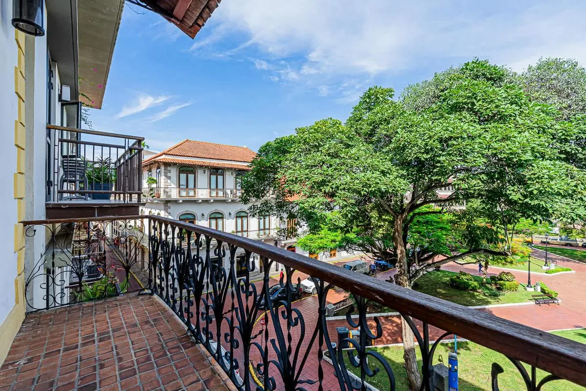 Classy 1BR in Plaza Herrera w/ Balcony