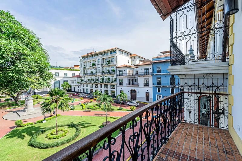 Classy 1BR in Plaza Herrera w/ Balcony