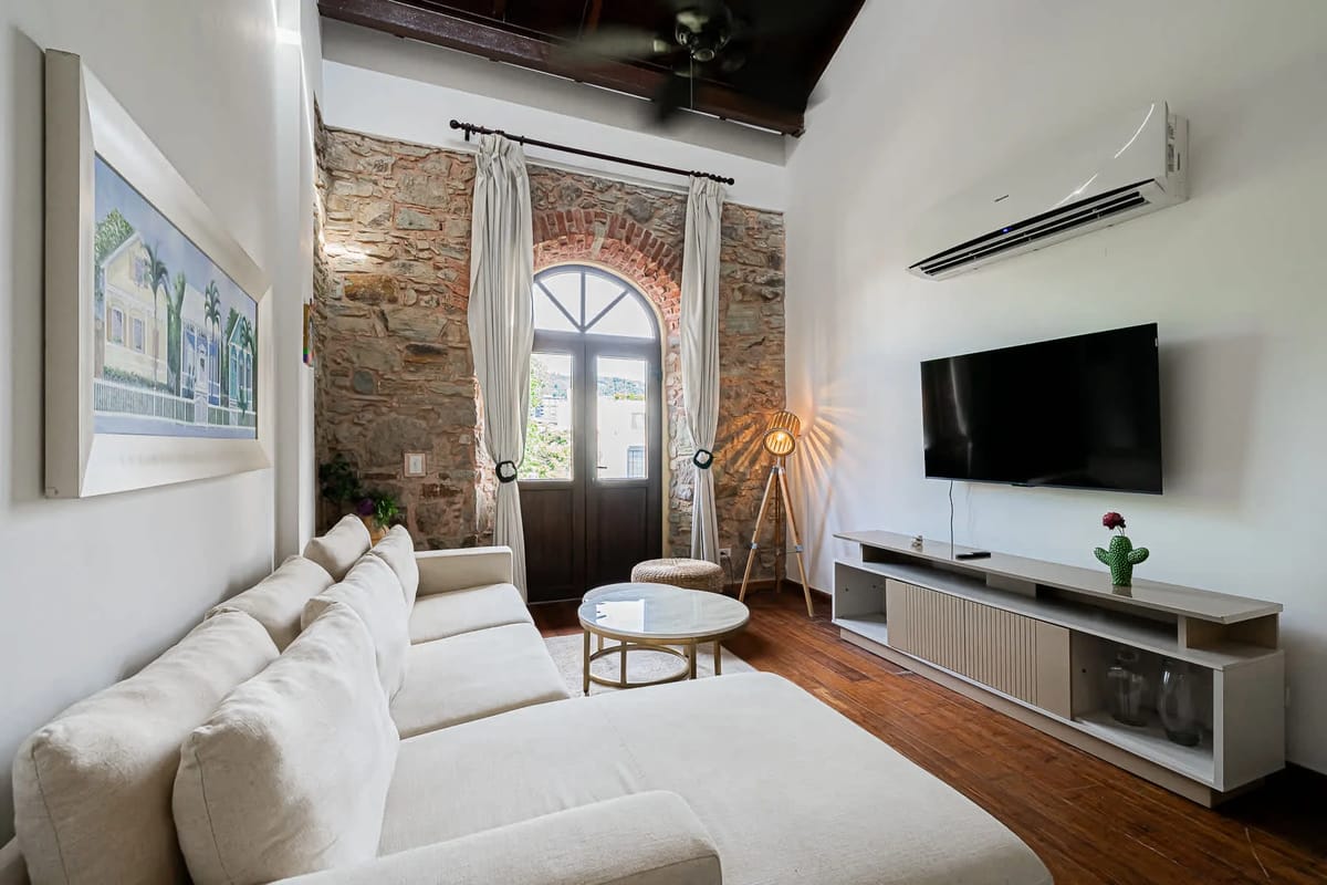 Classy 1BR in Plaza Herrera w/ Balcony