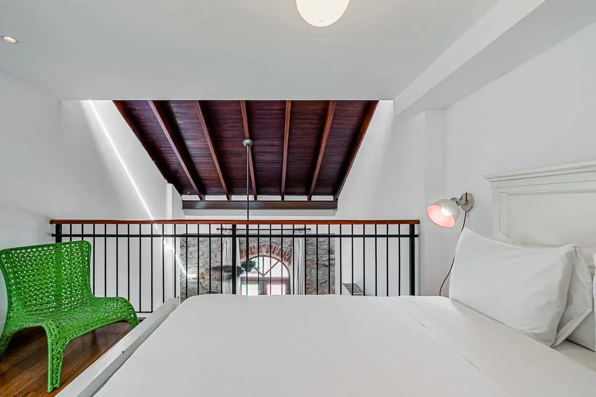 Classy 1BR in Plaza Herrera w/ Balcony