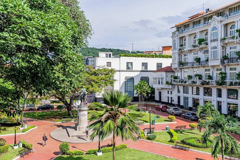 Classy 1BR in Plaza Herrera w/ Balcony