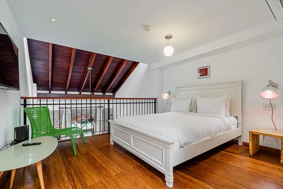 Classy 1BR in Plaza Herrera w/ Balcony