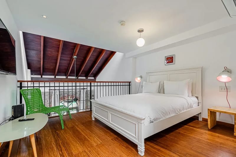 Classy 1BR in Plaza Herrera w/ Balcony