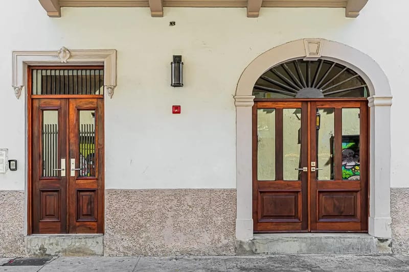 Classy 1BR in Plaza Herrera w/ Balcony