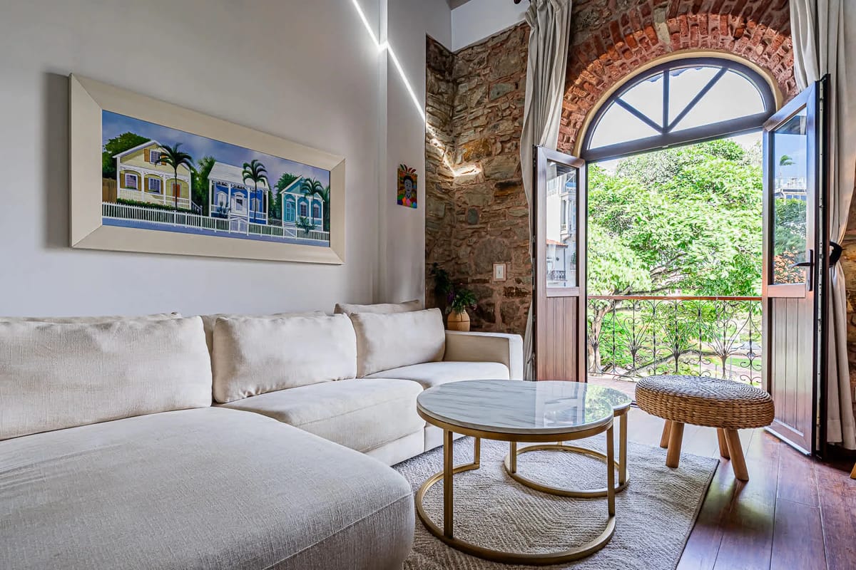 Classy 1BR in Plaza Herrera w/ Balcony