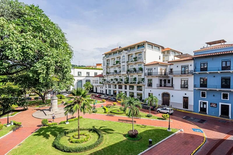 Classy 1BR in Plaza Herrera w/ Balcony