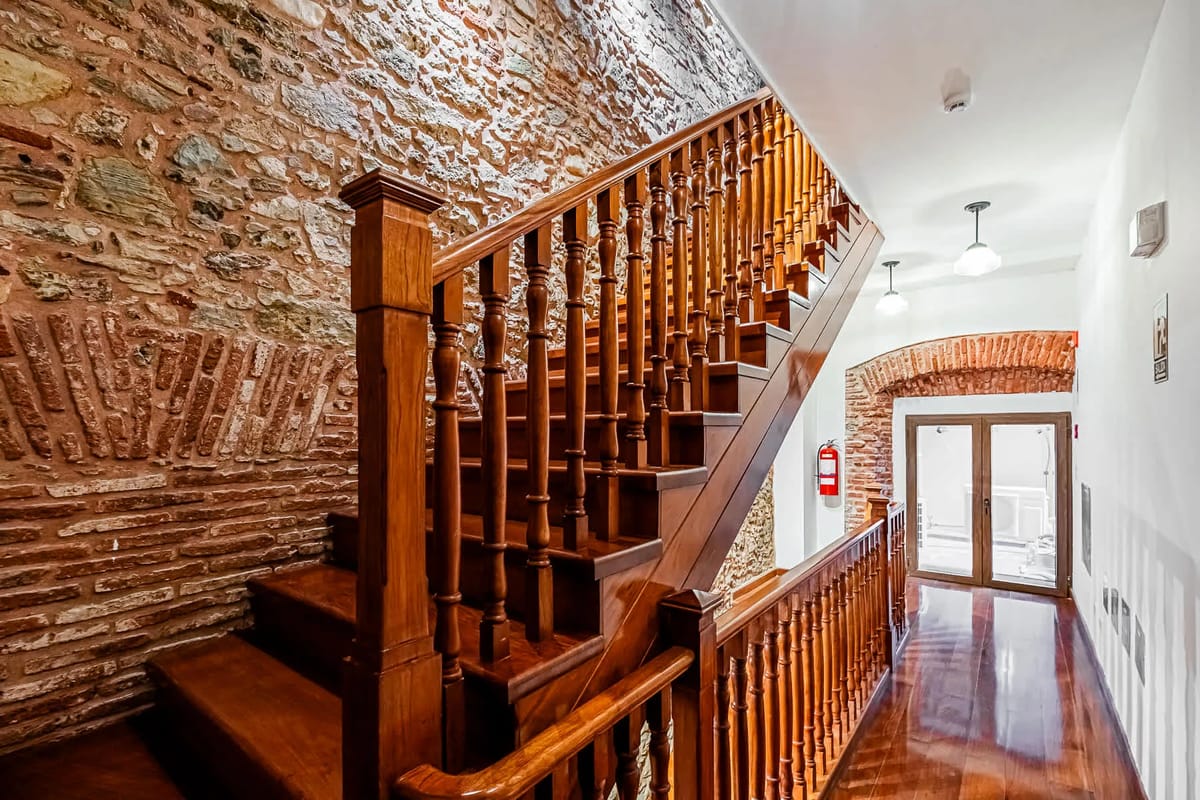 Classy 1BR in Plaza Herrera w/ Balcony