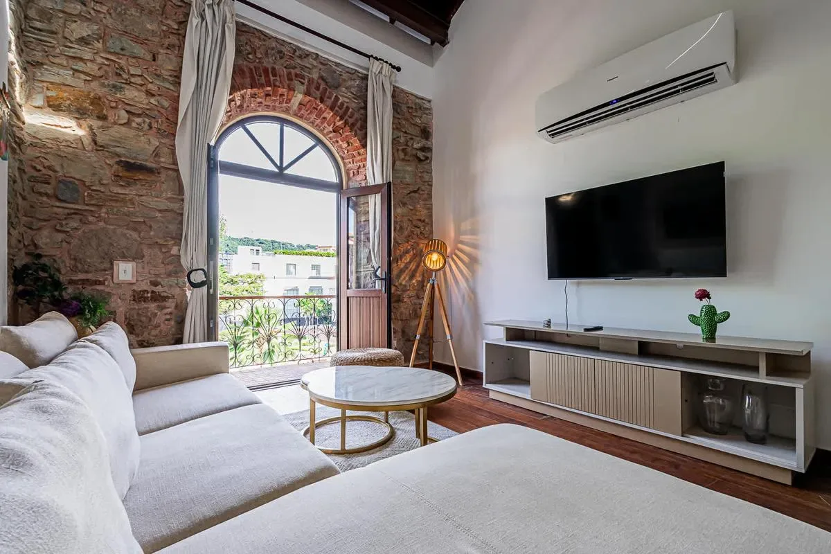 Classy 1BR in Plaza Herrera w/ Balcony