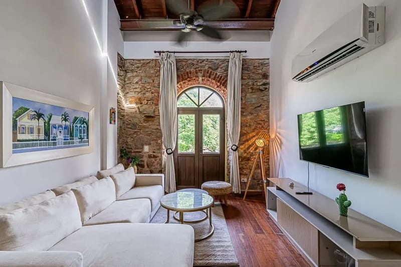 Classy 1BR in Plaza Herrera w/ Balcony