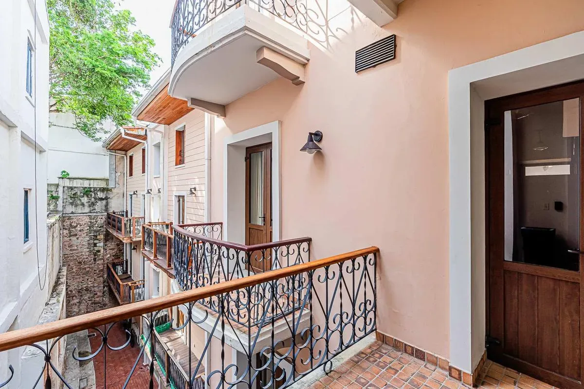 Classy 1BR in Plaza Herrera w/ Balcony