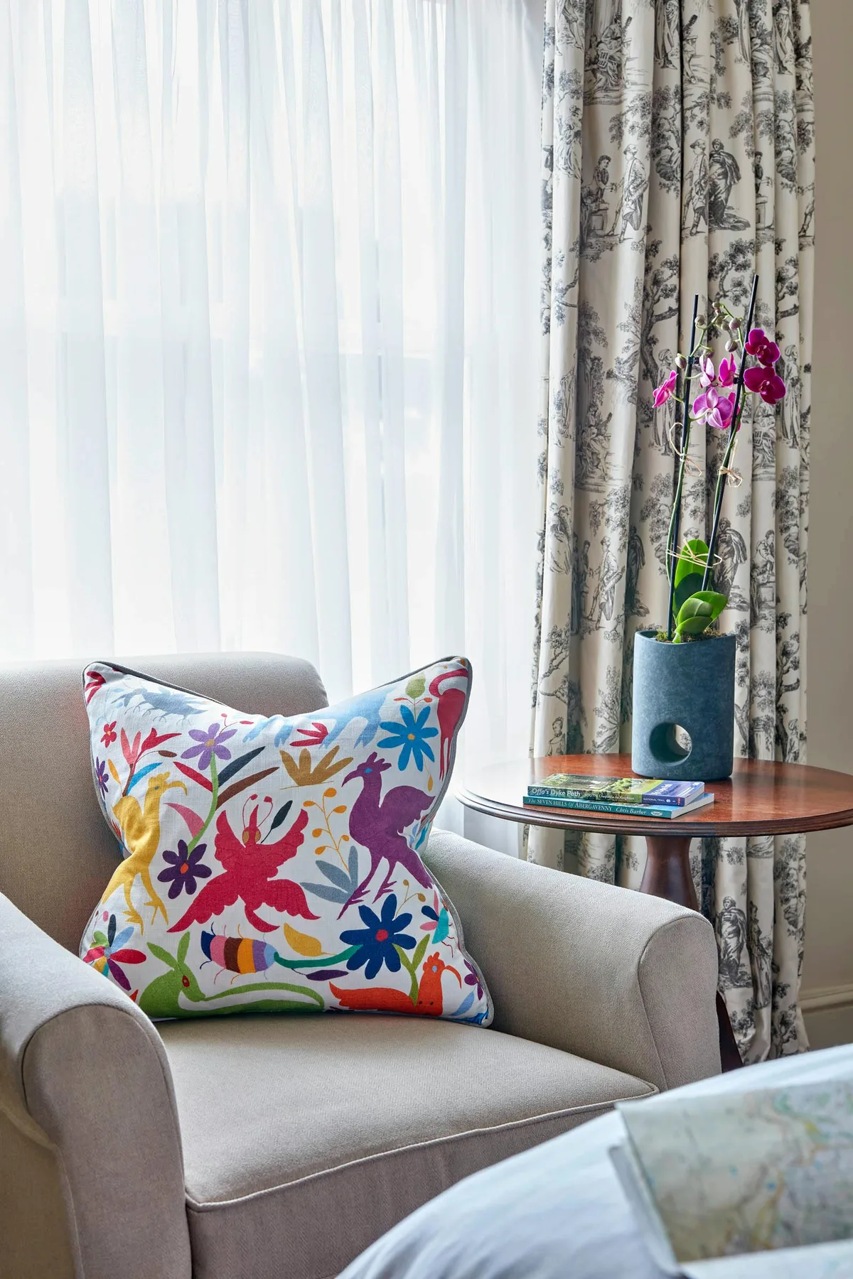Habitación con silla