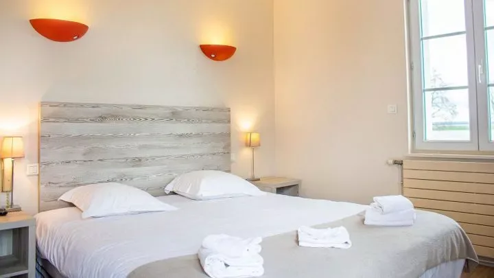 Hotel du Port y Restaurant des Bains
