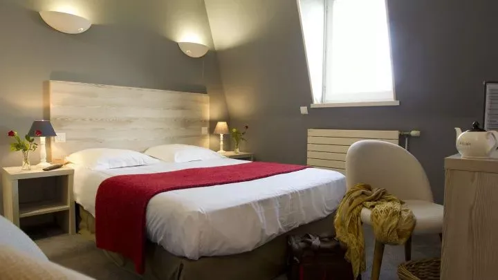 Hotel du Port y baños