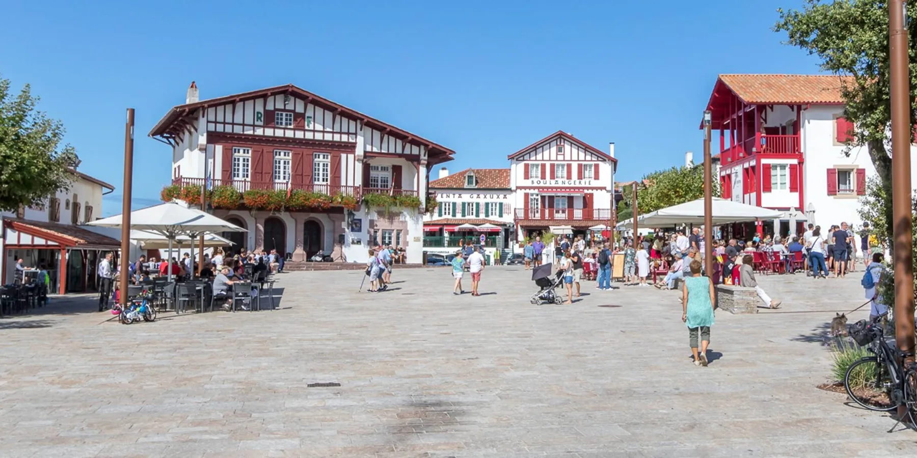 Hotel Elissaldia, vistas a la plaza del pueblo