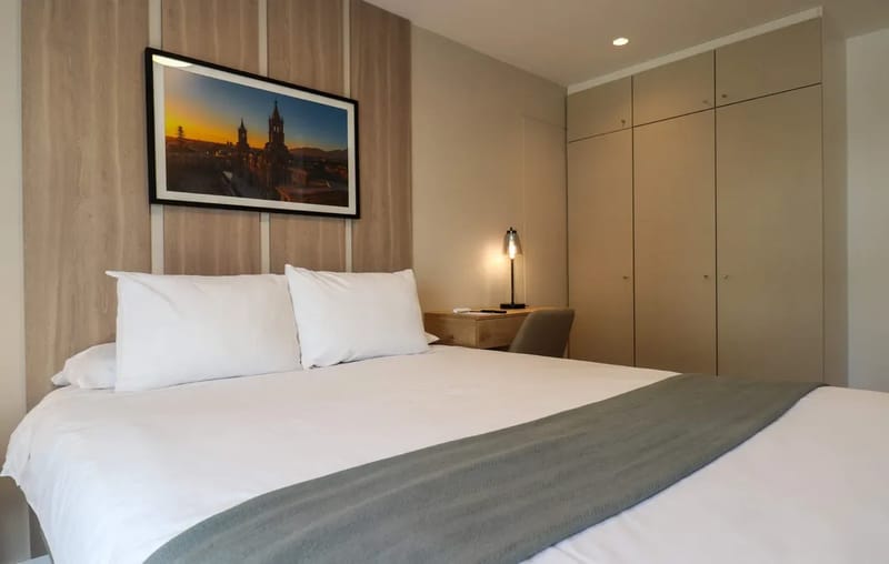 Modern & Bright 2BR w/ Balcony in Miraflores