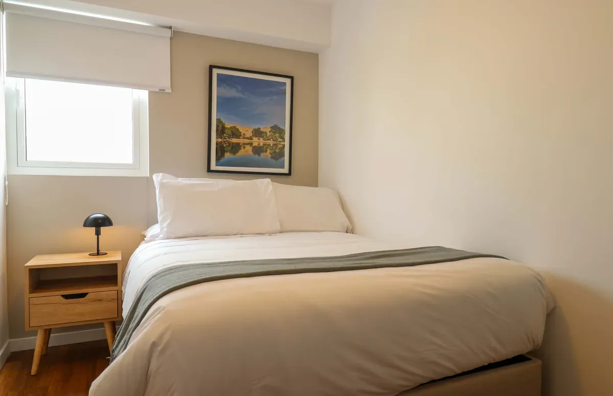 Modern & Bright 2BR w/ Balcony in Miraflores