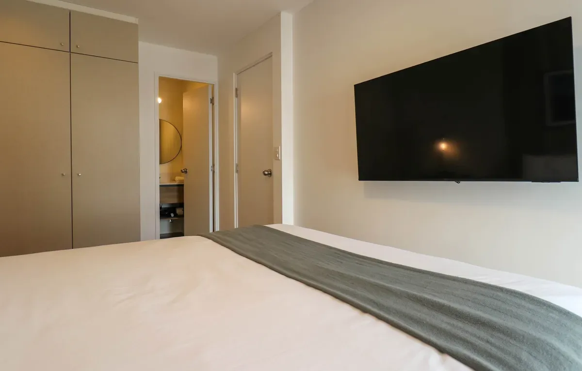 Modern & Bright 2BR w/ Balcony in Miraflores