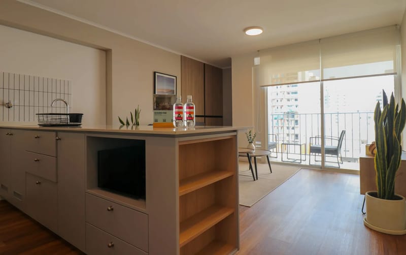 Modern & Bright 2BR w/ Balcony in Miraflores