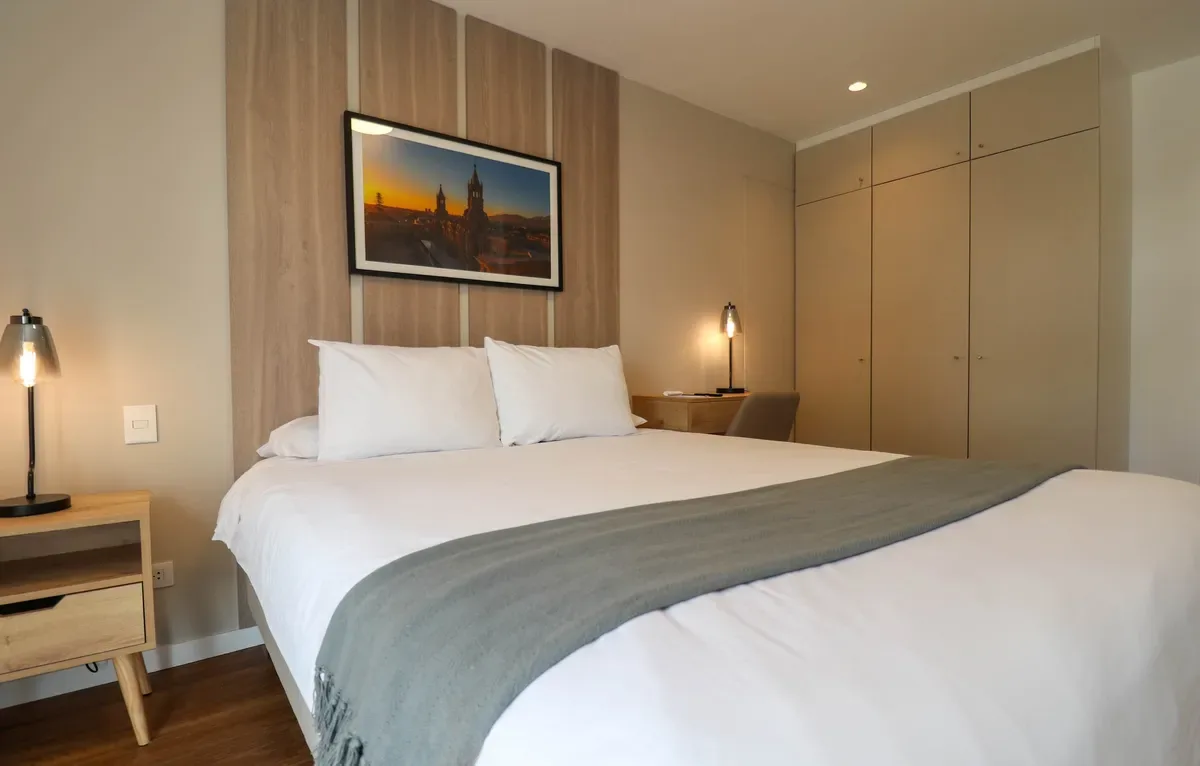 Modern & Bright 2BR w/ Balcony in Miraflores
