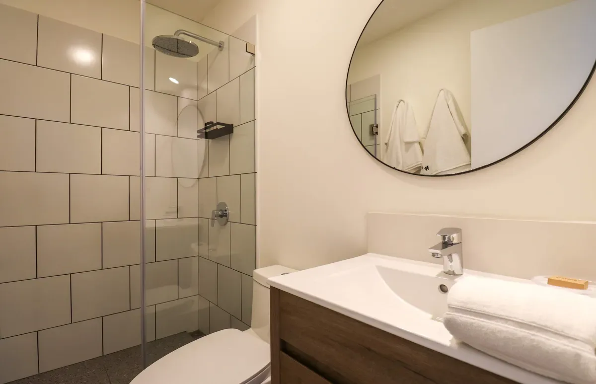 Modern & Bright 2BR w/ Balcony in Miraflores