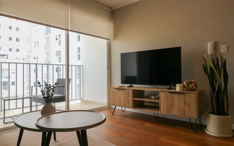 Modern & Bright 2BR w/ Balcony in Miraflores