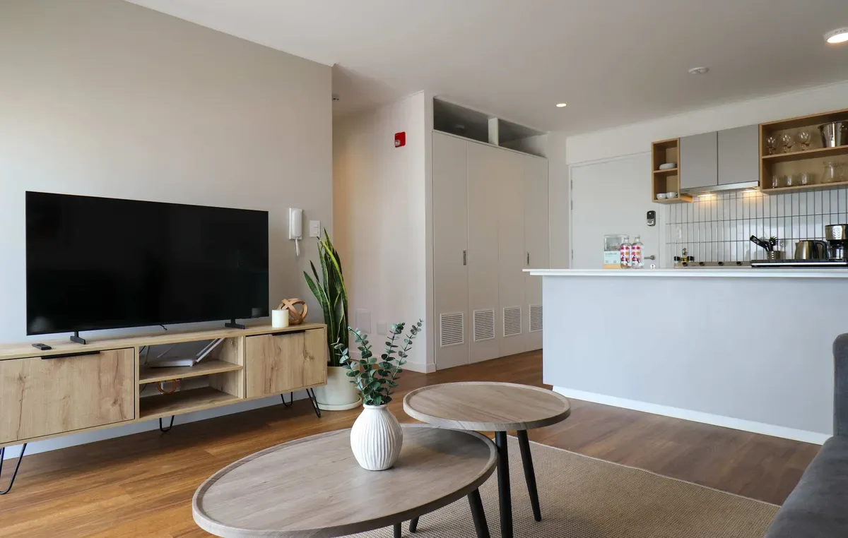 Modern & Bright 2BR w/ Balcony in Miraflores