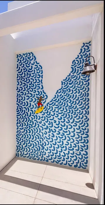 Mural en el interior del hotel.