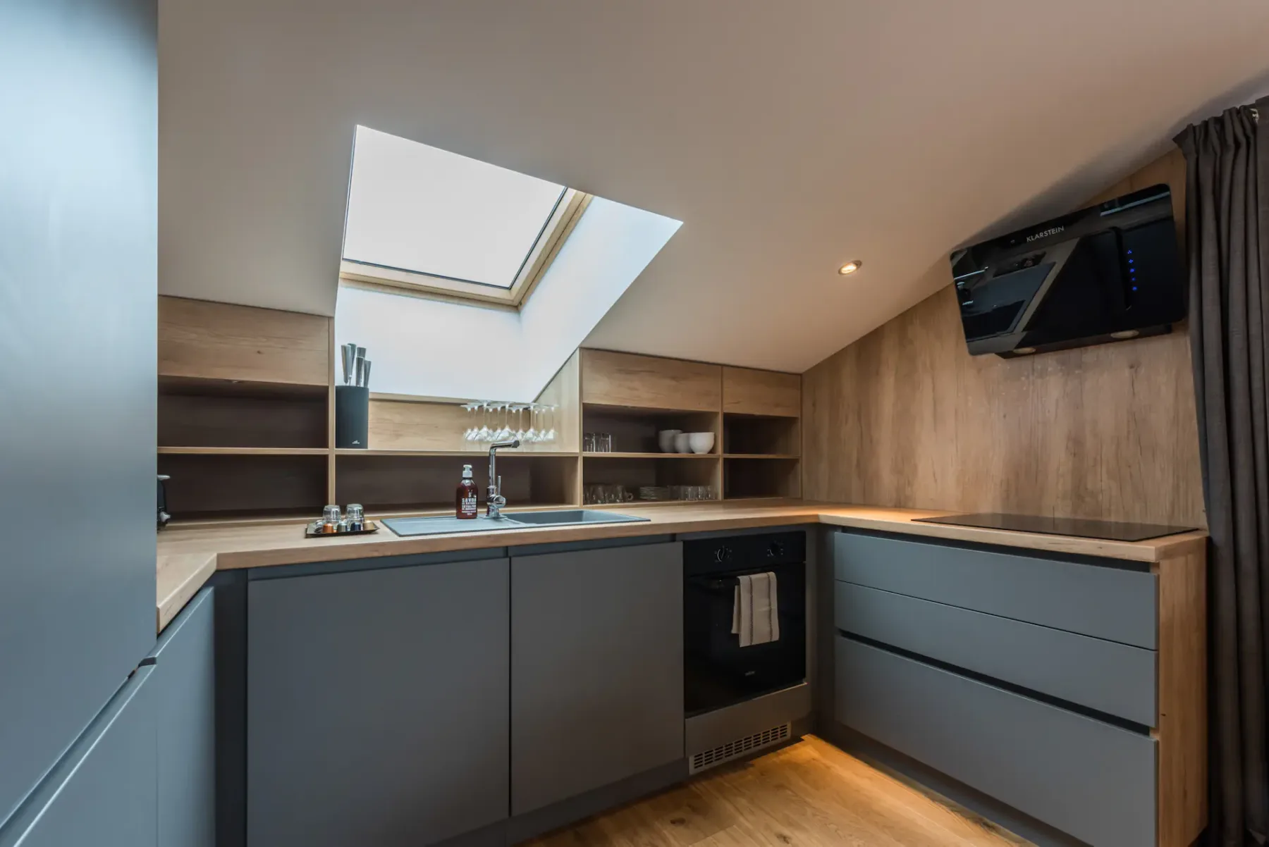 Cocina contemporánea totalmente equipada del apartamento familiar de lujo Takian en Morzine