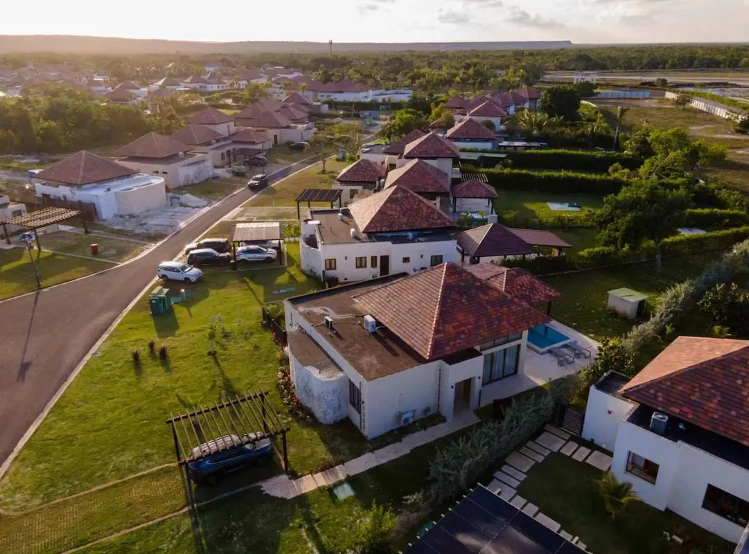 Amazing 3BR House w/ Pool & Garden Views