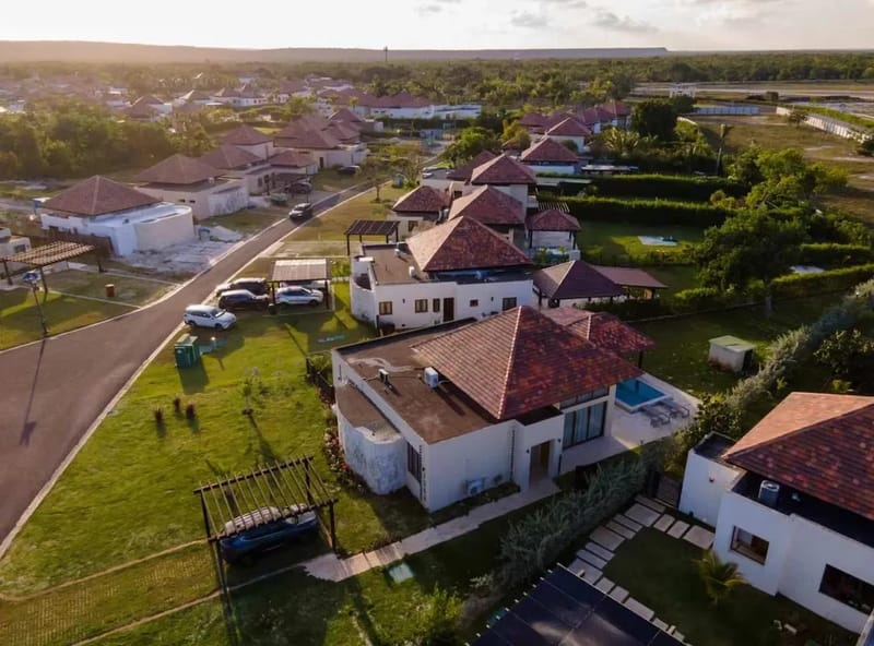 Amazing 3BR House w/ Pool & Garden Views