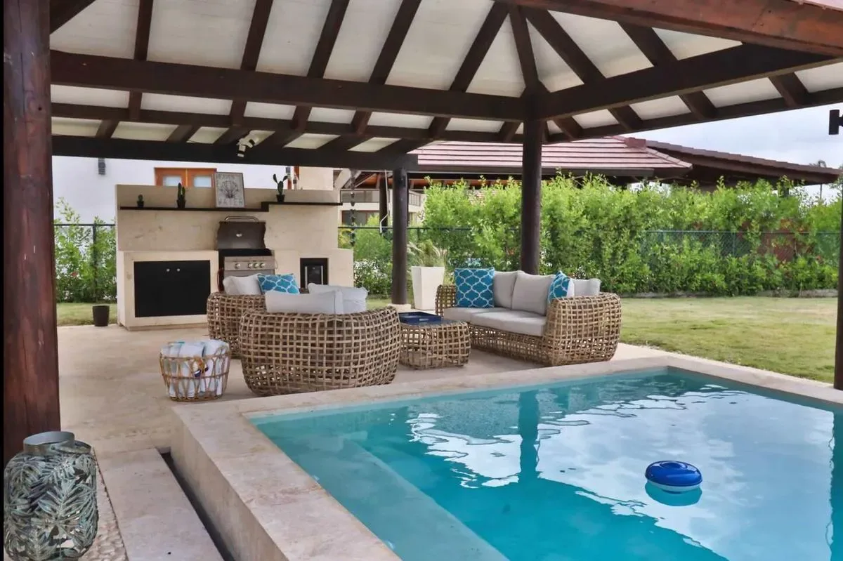 Amazing 3BR House w/ Pool & Garden Views