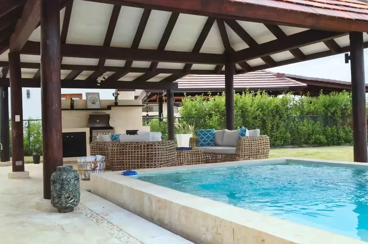 Amazing 3BR House w/ Pool & Garden Views