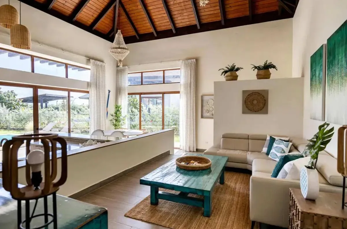 Amazing 3BR House w/ Pool & Garden Views