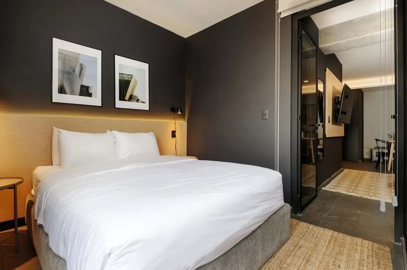 Polished 1BR w/ Balcony in Tabacalera