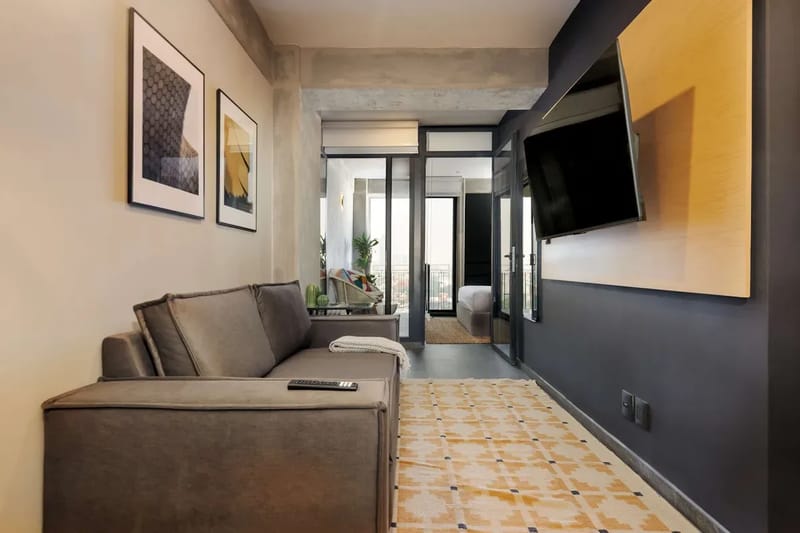 Polished 1BR w/ Balcony in Tabacalera