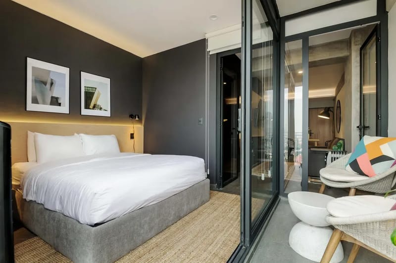 Polished 1BR w/ Balcony in Tabacalera