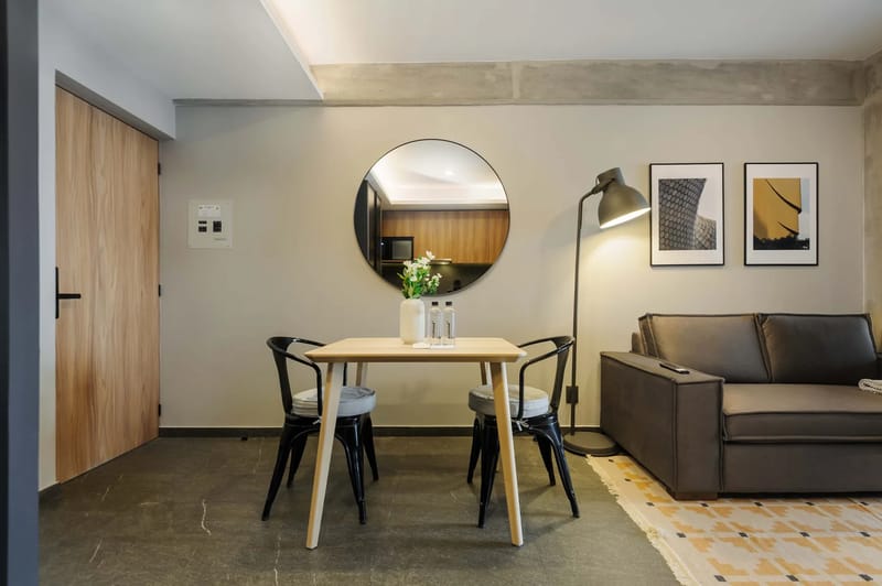 Polished 1BR w/ Balcony in Tabacalera