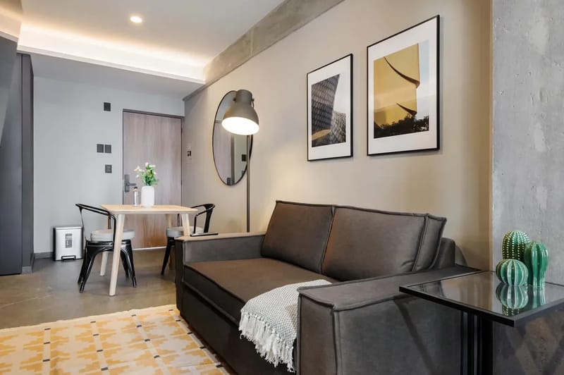 Polished 1BR w/ Balcony in Tabacalera