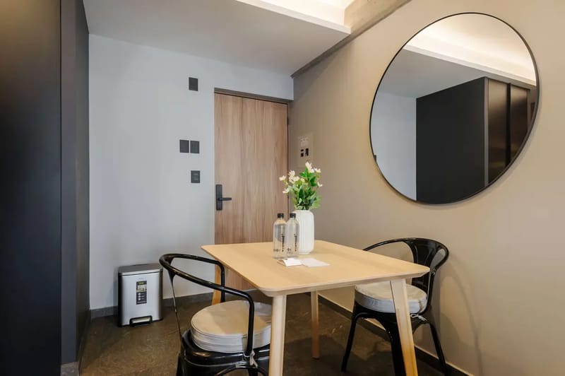 Polished 1BR w/ Balcony in Tabacalera