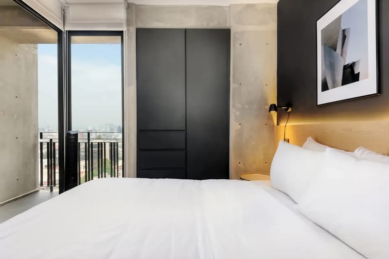 Polished 1BR w/ Balcony in Tabacalera