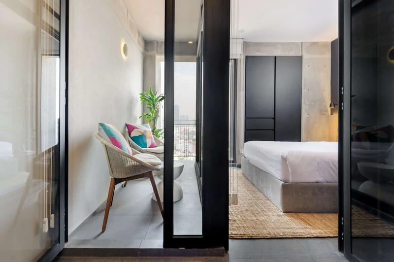 Polished 1BR w/ Balcony in Tabacalera